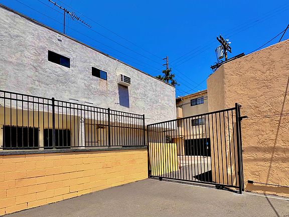 4th image of 1506 S Barrington Ave #103