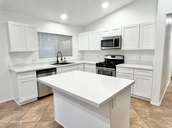 8565 W DENTON Lane, Glendale, AZ 85305