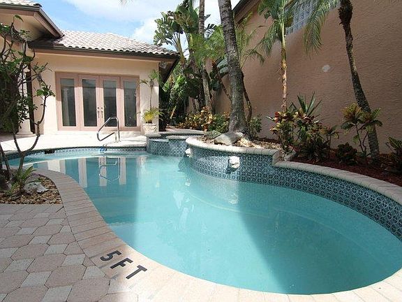 Courtyard Pool & Spa