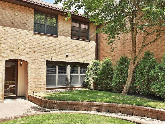 3rd image of 11 Jackson Ave Unit 33