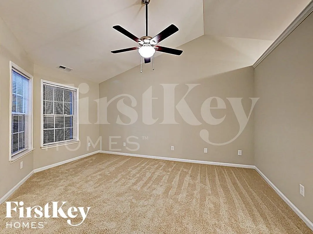 3 bed, 2.0 bath, 1141 sqft, $1,715 — Photo 4