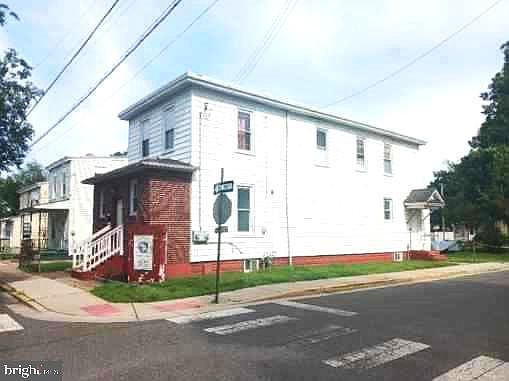 4th image of 28 W Jefferson St