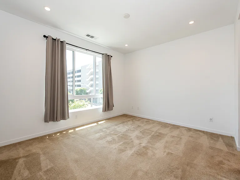 143 Schick — Photo 16