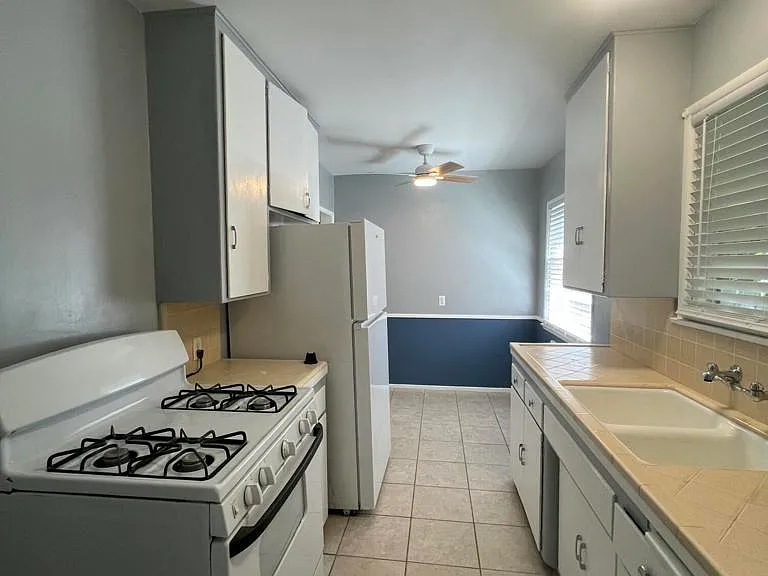 253 E Center St — Photo 7