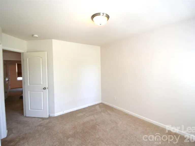 843 Plaza Walk Dr — Photo 17