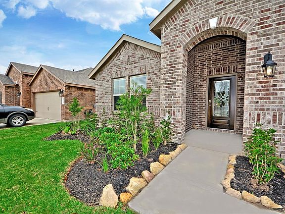 3rd image of 6907 Winthrop Garden Cir