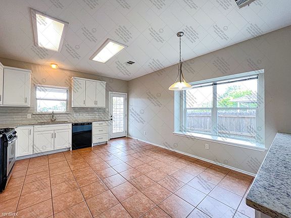 5th image of 17406 Zola Ln