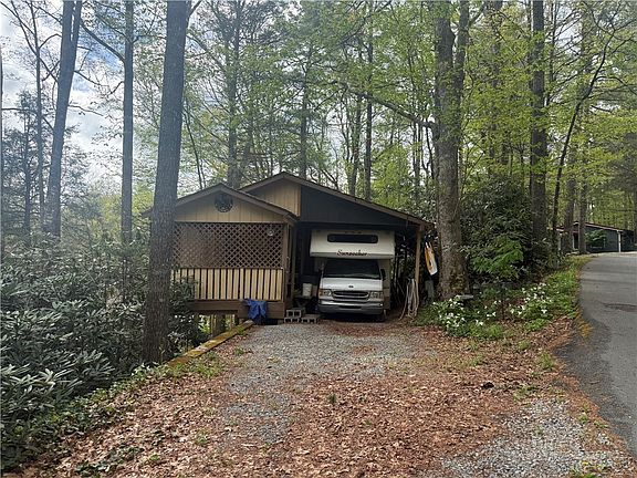 2nd image of 211 Delphinium Lane