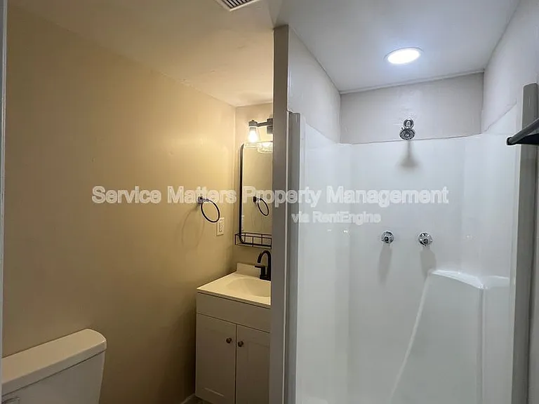 1319 W Jackson St — Photo 26