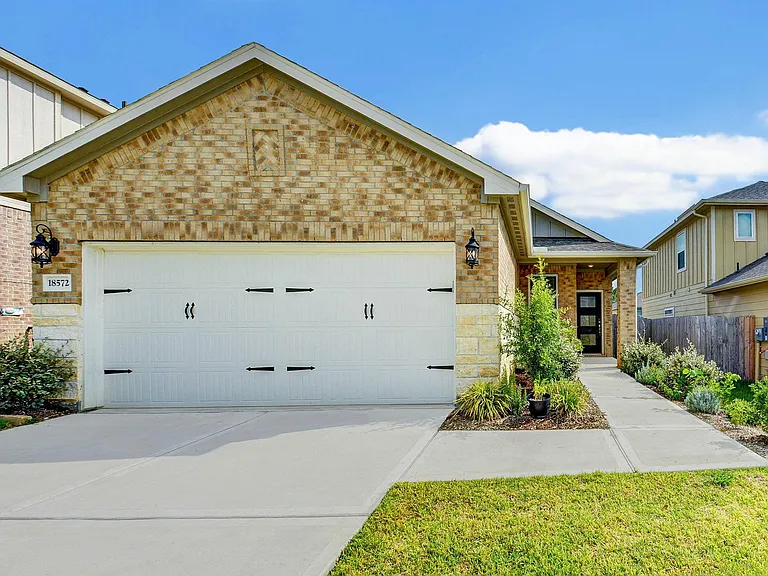 18572 Meadow Point Ln — Photo 1