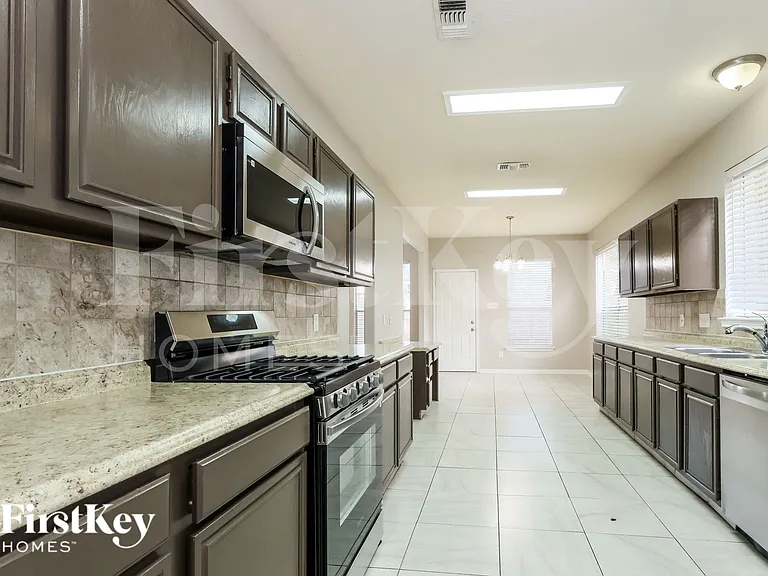 9131 Landry Blvd — Photo 7