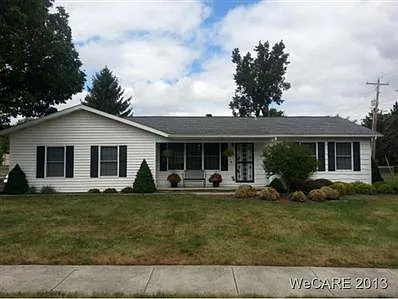 1812 Edgewood Dr photo 1