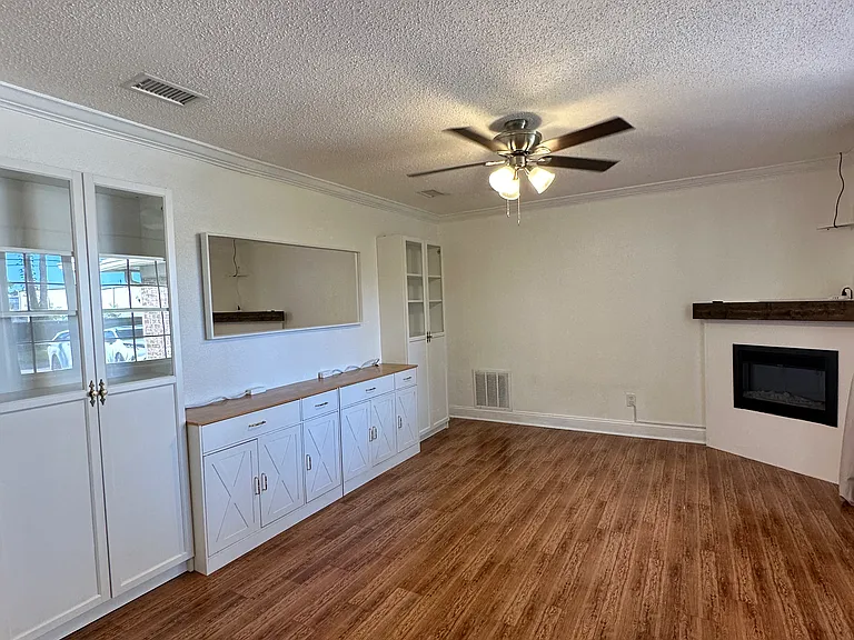 1661 Bartlett Ave — Photo 10