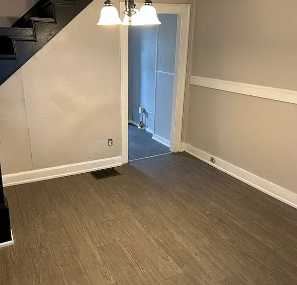 1626 Lawton Ave — Photo 2