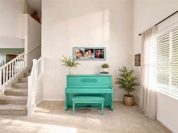 4th image of 292 Edgemire Ln