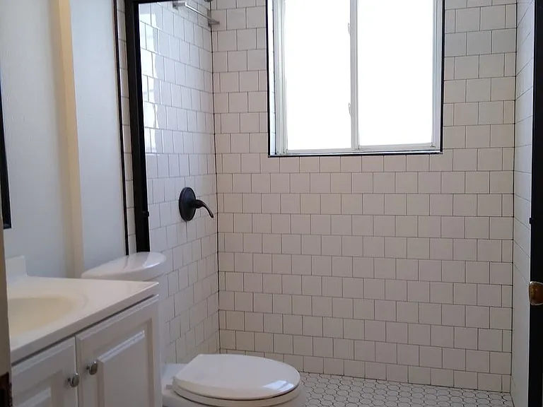 2128 Hooker St — Photo 19