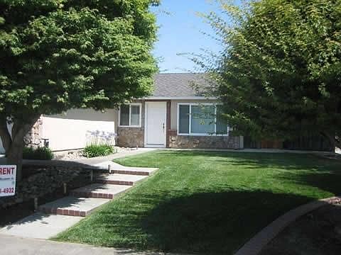 2nd image of 1101 Mariposa St
