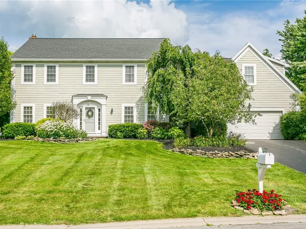 560 Fox Hunt Dr, Victor, NY 14564