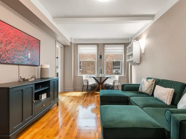 333 East 43rd Street image 3 of 13