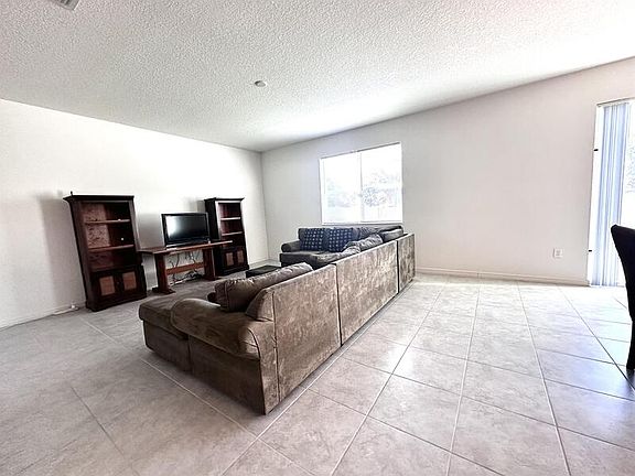 4th image of 1844 Plumas Way