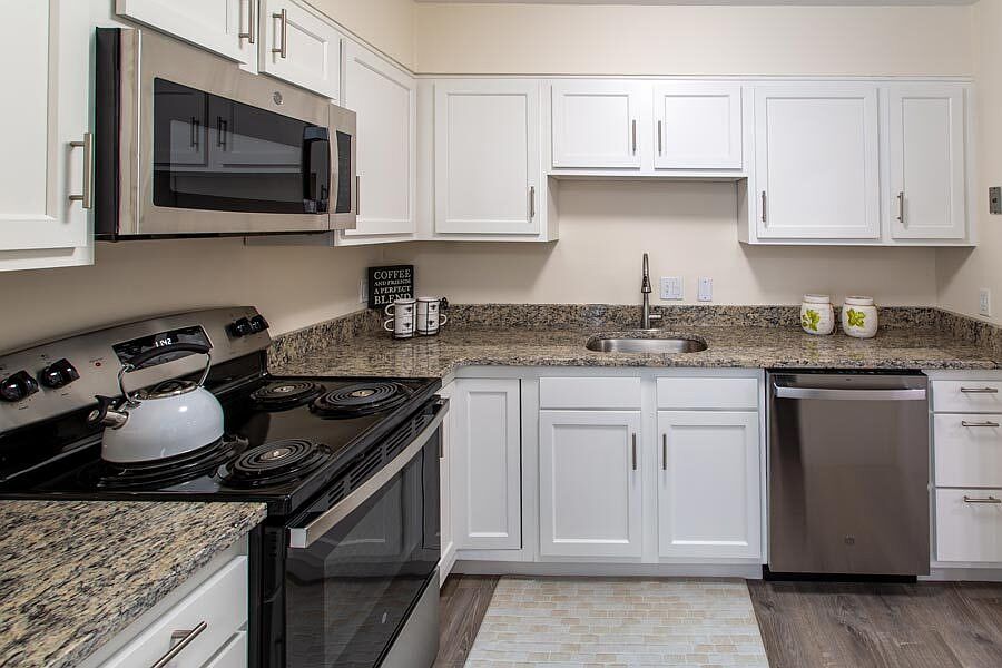 KITCHEN IN MODEL APARTMENT - COOLIDGE FLOORPLAN - ONE BEDROOM