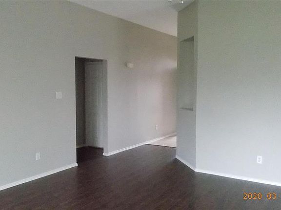 3rd image of 607 Dover Heights Trl