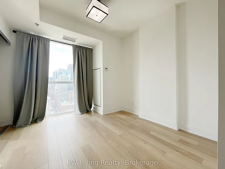 318 Richmond St W #2504 — Photo 9