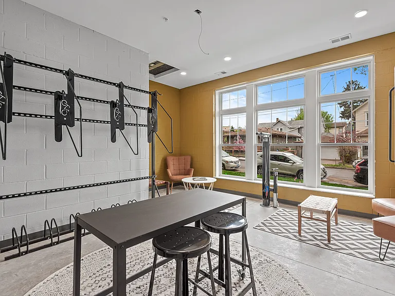 1000 Main — Photo 18