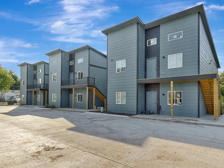 1025 S Edwards St #100 — Photo 19