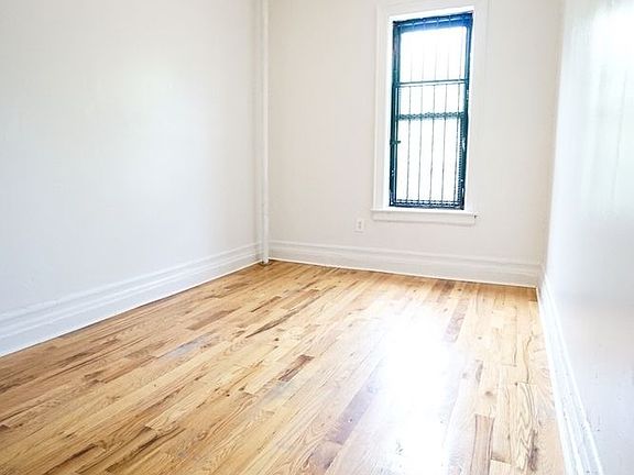 3rd image of 216 Bradhurst Ave APT 16