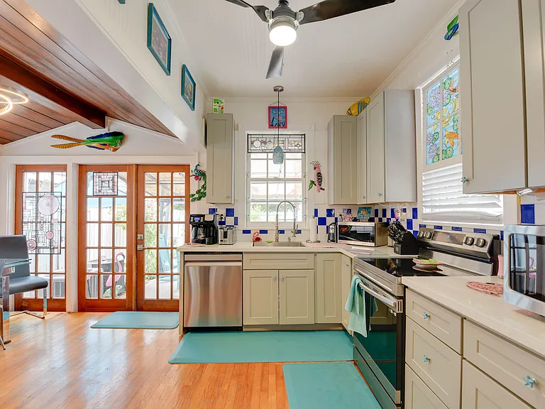 1009 Watson St — Photo 6