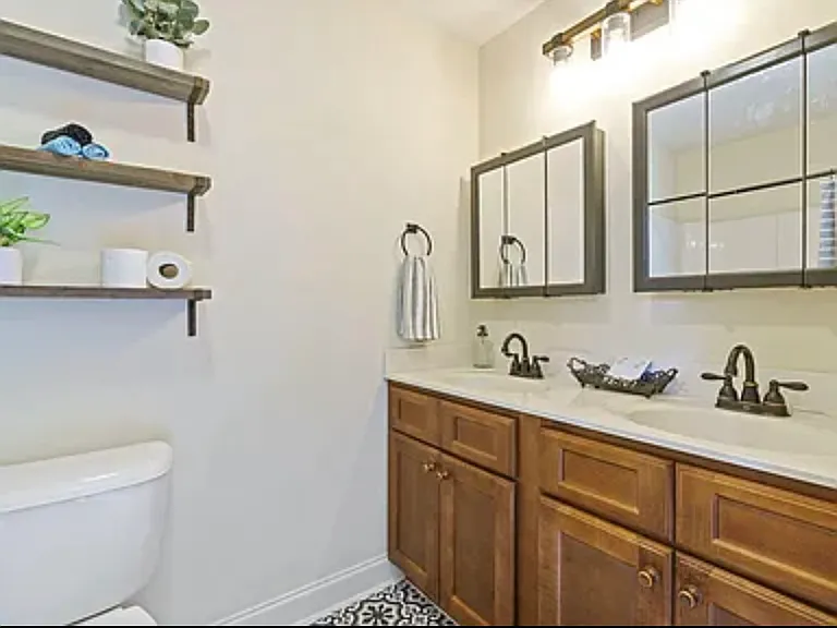 107 Holly Tree Ln — Photo 3
