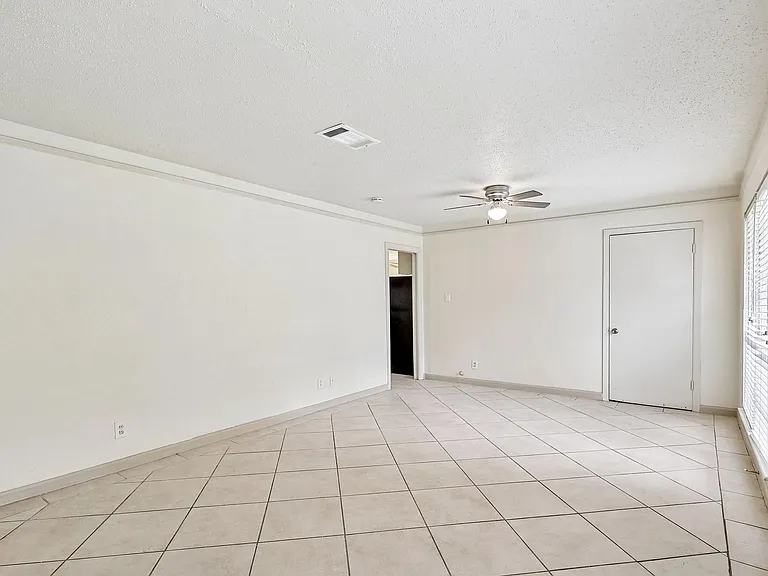 6401 Rowan Ln — Photo 5