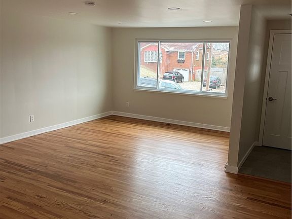 4th image of 526 Foltz Dr