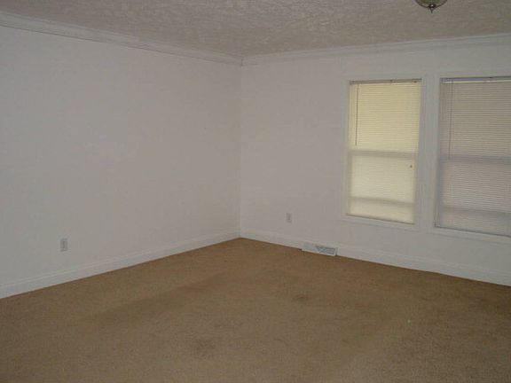 4th image of 696 Anchor Dr