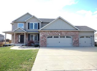 605 Racastle Rd, Chatham, IL 62629