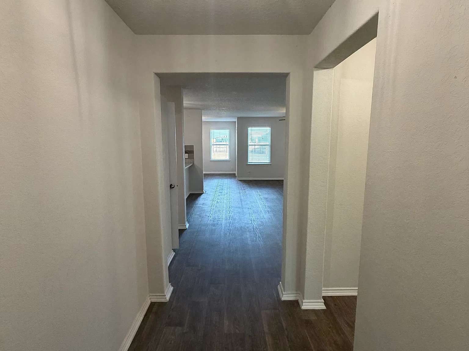 4 bed, 2533 sqft, $1,895 — Photo 2