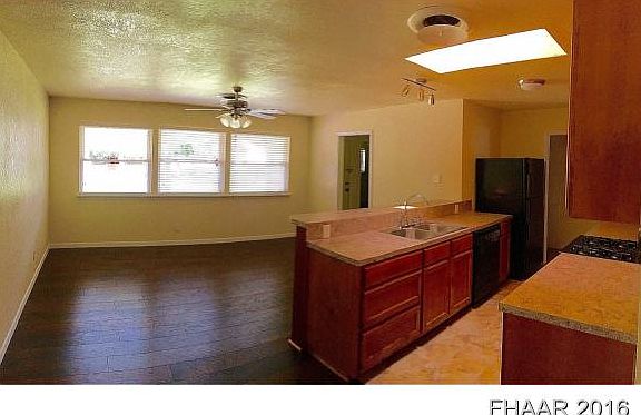 3rd image of 1810 Crestview Dr