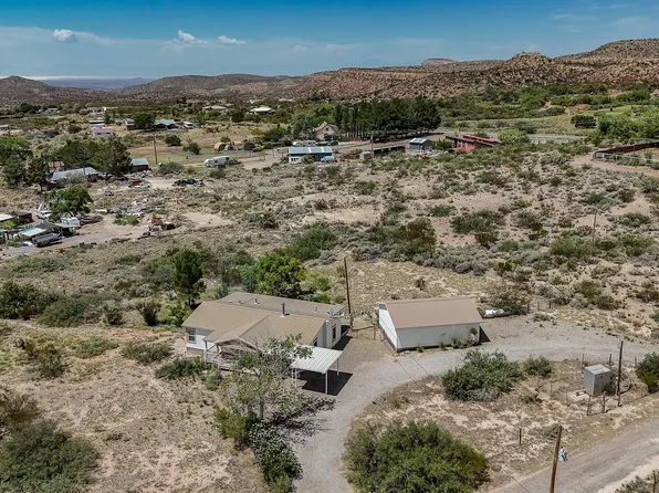 12 Thistle Dr, La Luz, NM 88337