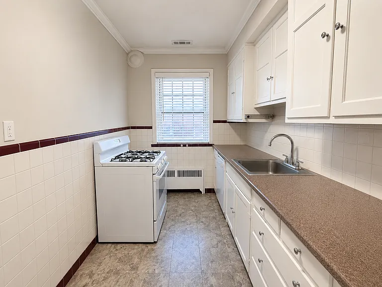 7305 Pershing Ave #2W — Photo 8