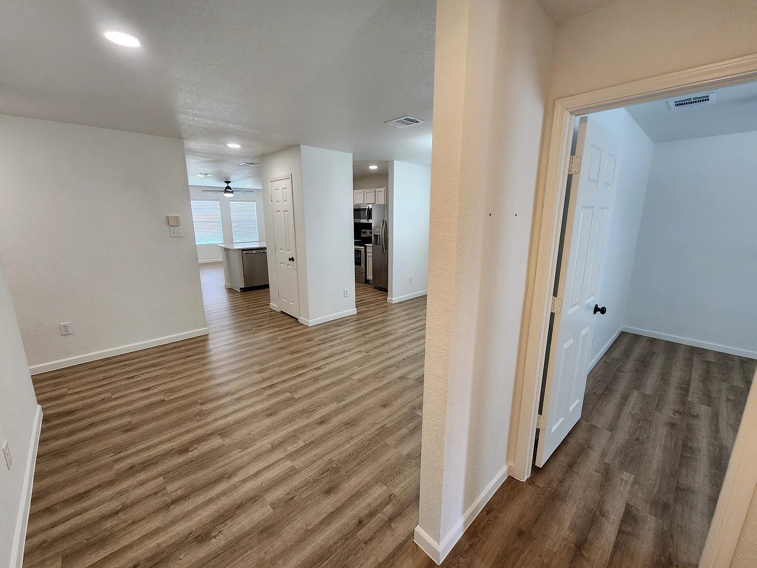 3 bed, 1397 sqft, $1,950 — Photo 4