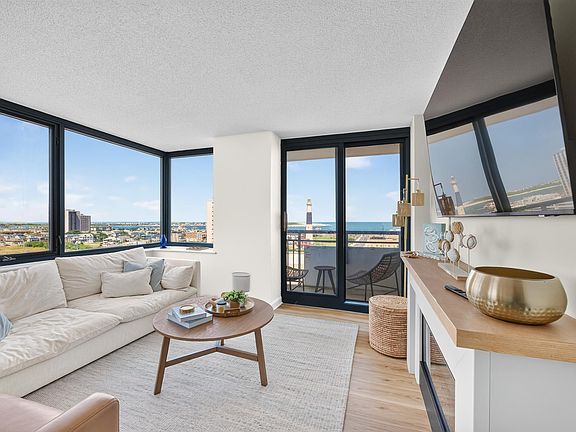 5th image of 526 Pacific Ave APT 907