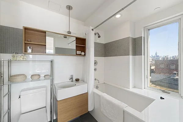 Rented by Nest Seekers International | media 29