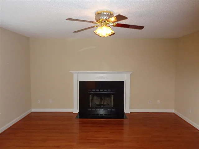 946 George Place Dr — Photo 5