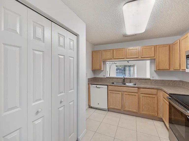 3800 Woodfield Dr — Photo 9