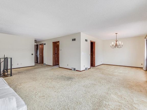 5th image of 815 Windemere Dr
