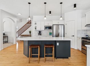 90 E Tuscany Glen Pl NW, Calgary, AB T3L 2Z4