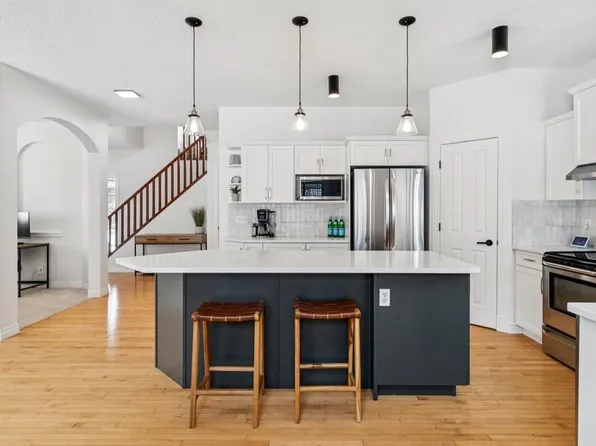 90 E Tuscany Glen Pl NW, Calgary, AB T3L 2Z4