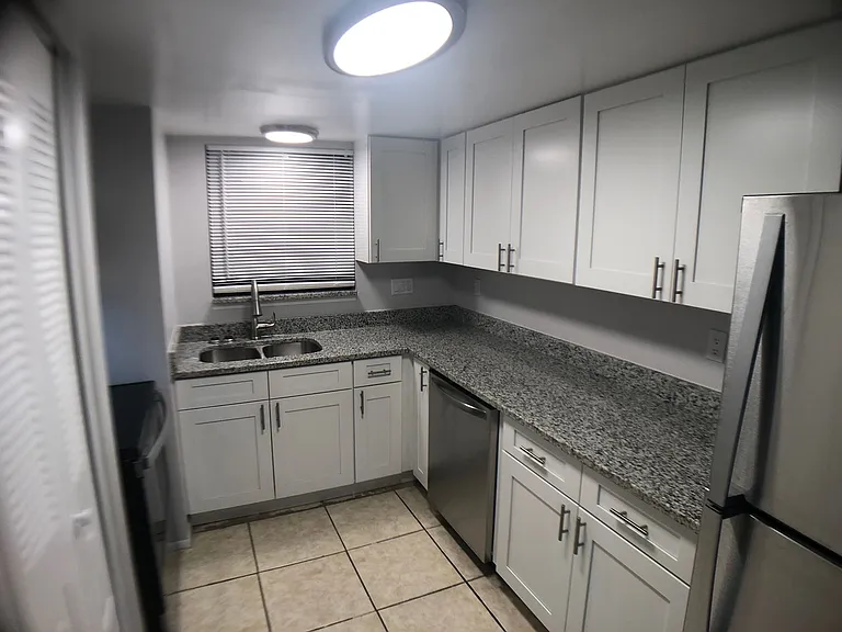 2522 S Oak Ave — Photo 3