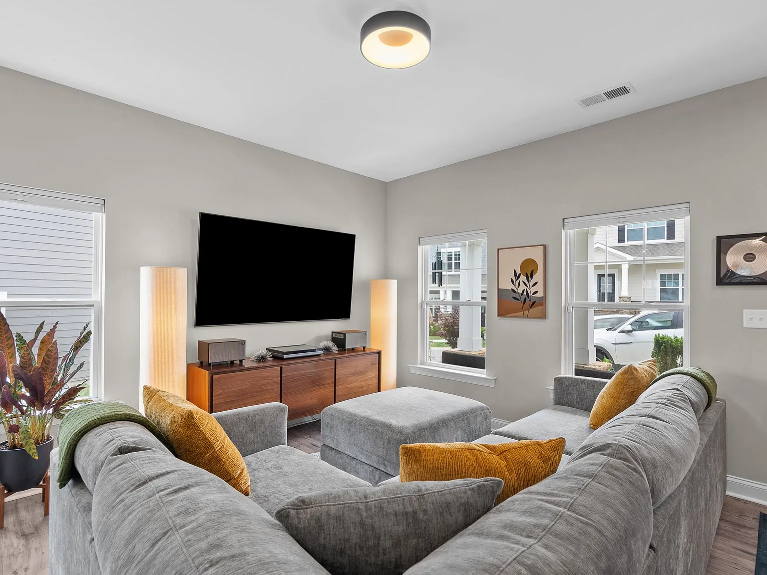 3 bed, 1670 sqft, $2,700 — Photo 3